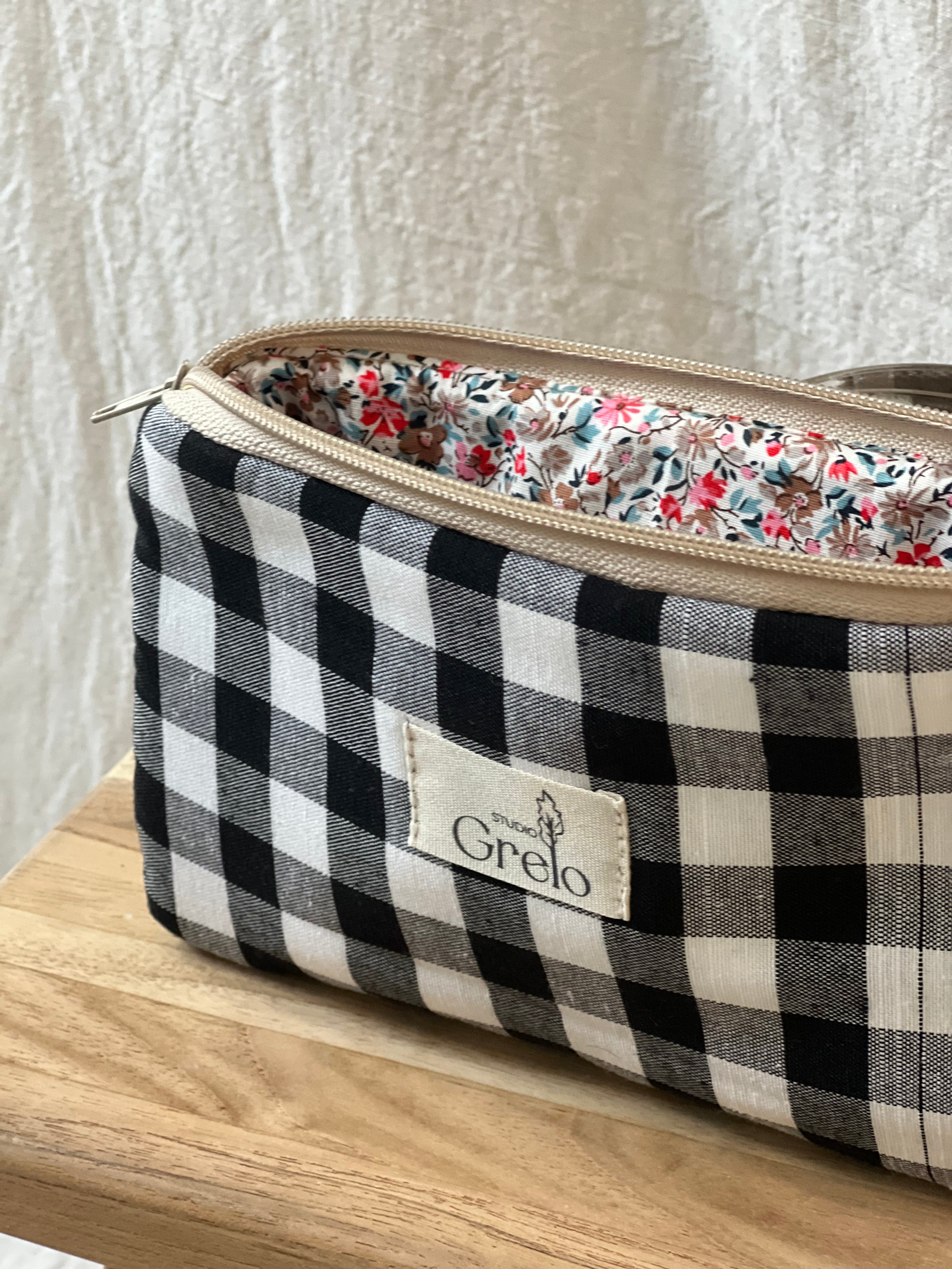 Neceser de Tela Vichy Blanco Negro Tamaño Pequeño Hecho a Mano - Studio Grelo