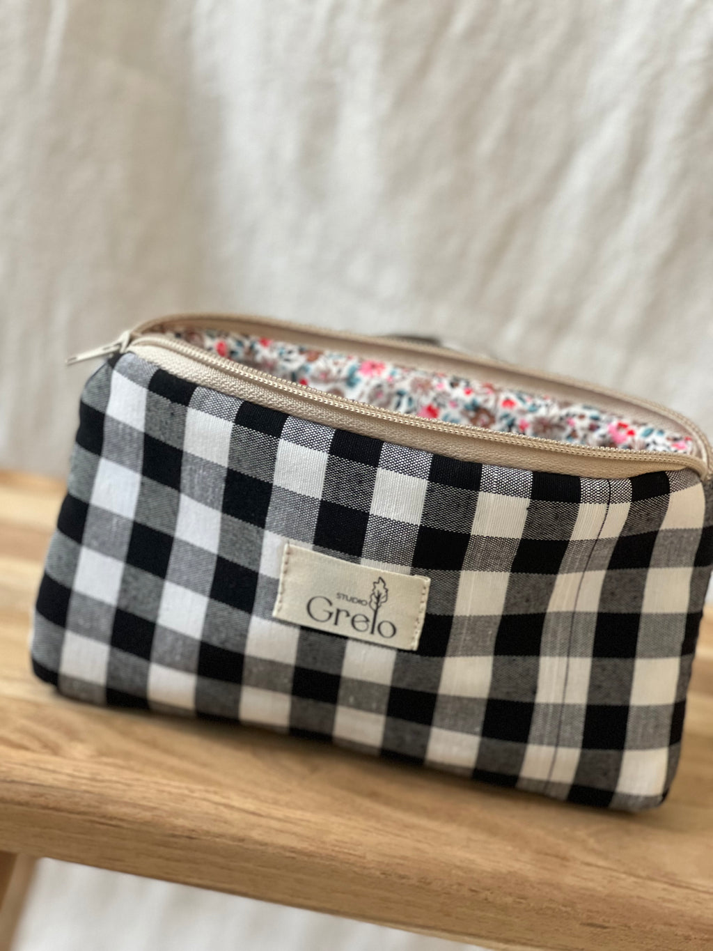 Neceser de Tela Vichy Blanco Negro Tamaño Pequeño Hecho a Mano - Studio Grelo