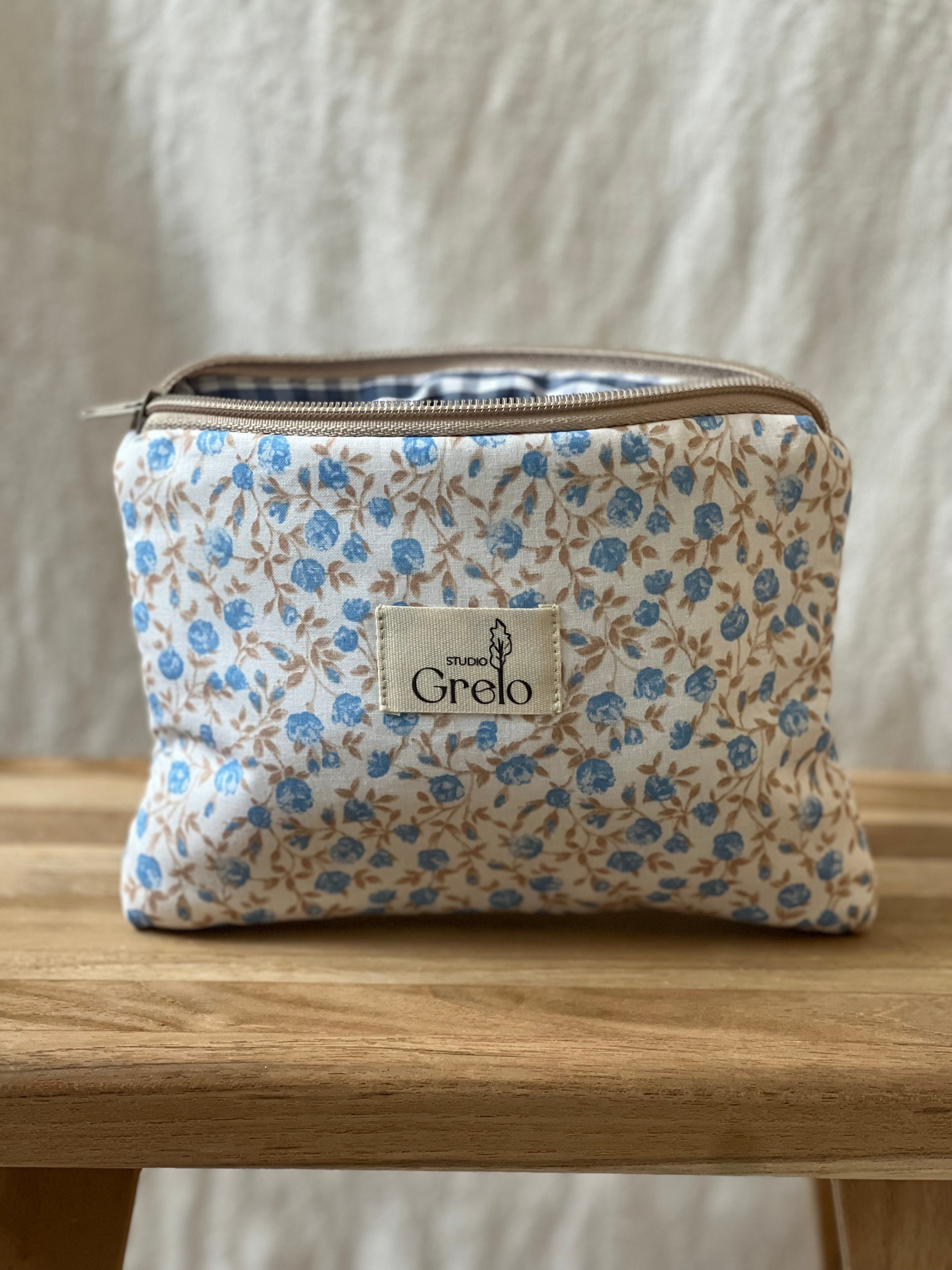 Neceser de Tela Flores Azul Tamaño Pequeño Hecho a Mano - Studio Grelo