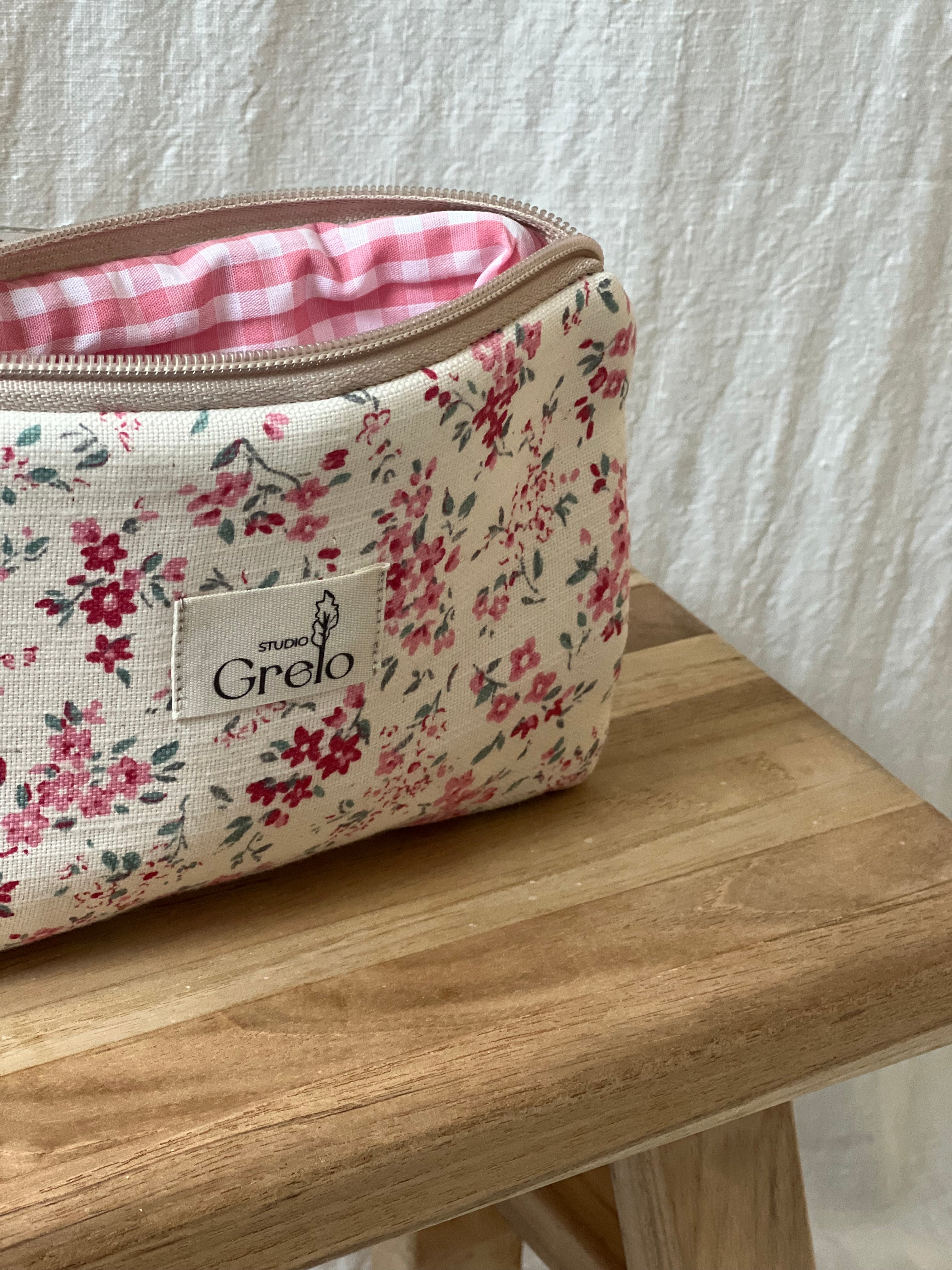 Neceser de Tela Flores Rosa Tamaño Pequeño Hecho a Mano - Studio Grelo