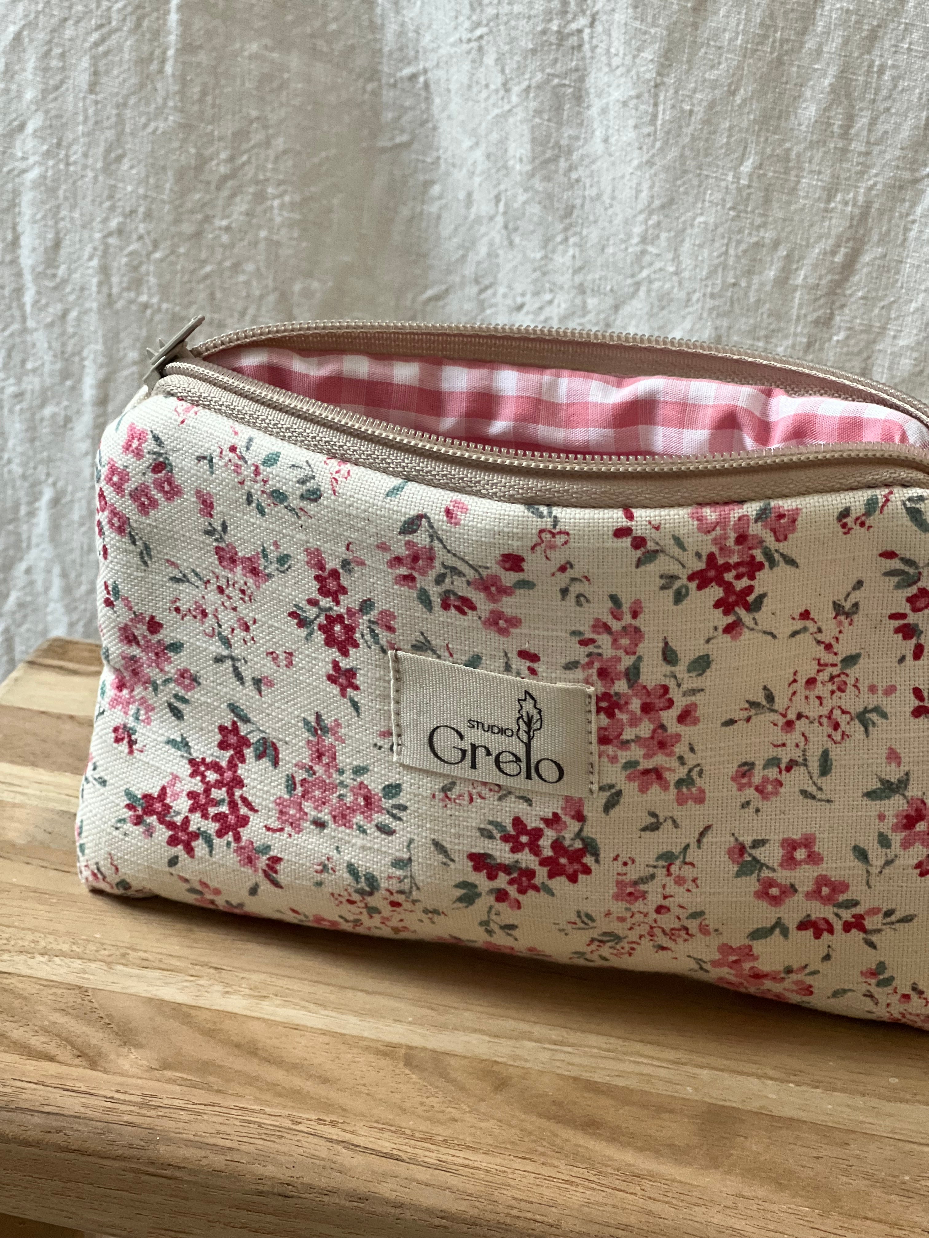 Neceser de Tela Flores Rosa Tamaño Pequeño Hecho a Mano - Studio Grelo