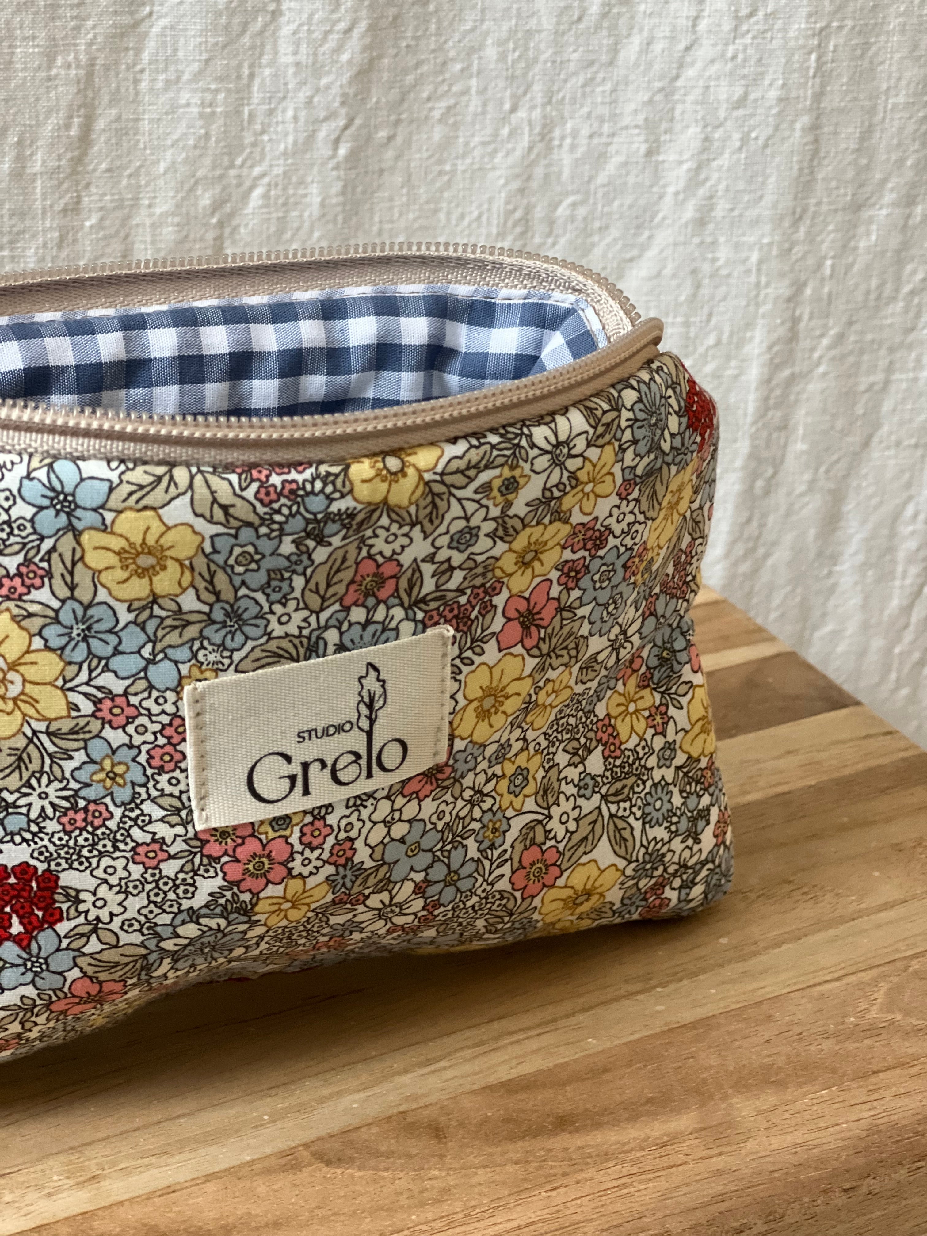 Neceser de Tela Flores Tamaño Pequeño Hecho a Mano - Studio Grelo