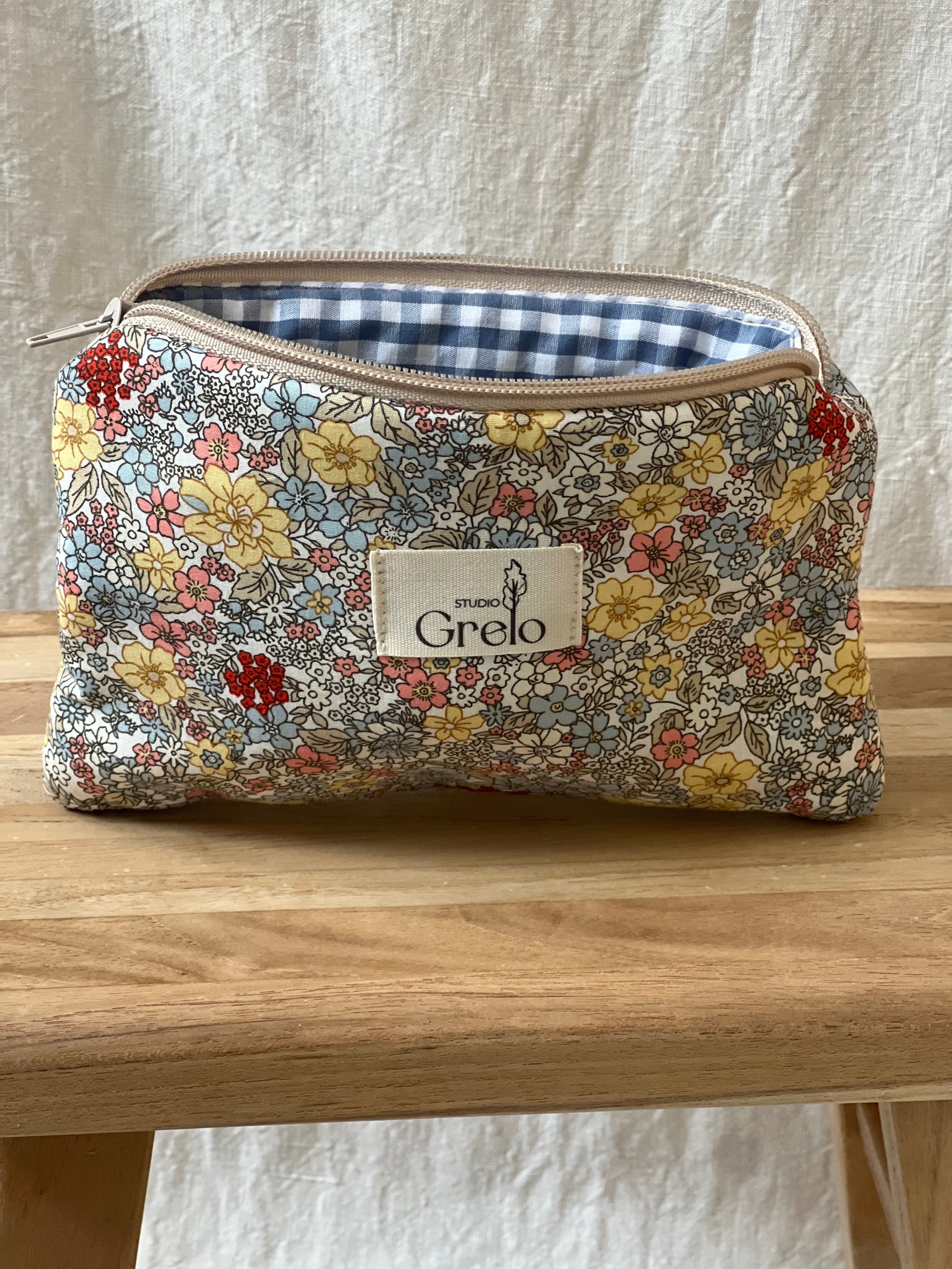 Neceser de Tela Flores Tamaño Pequeño Hecho a Mano - Studio Grelo