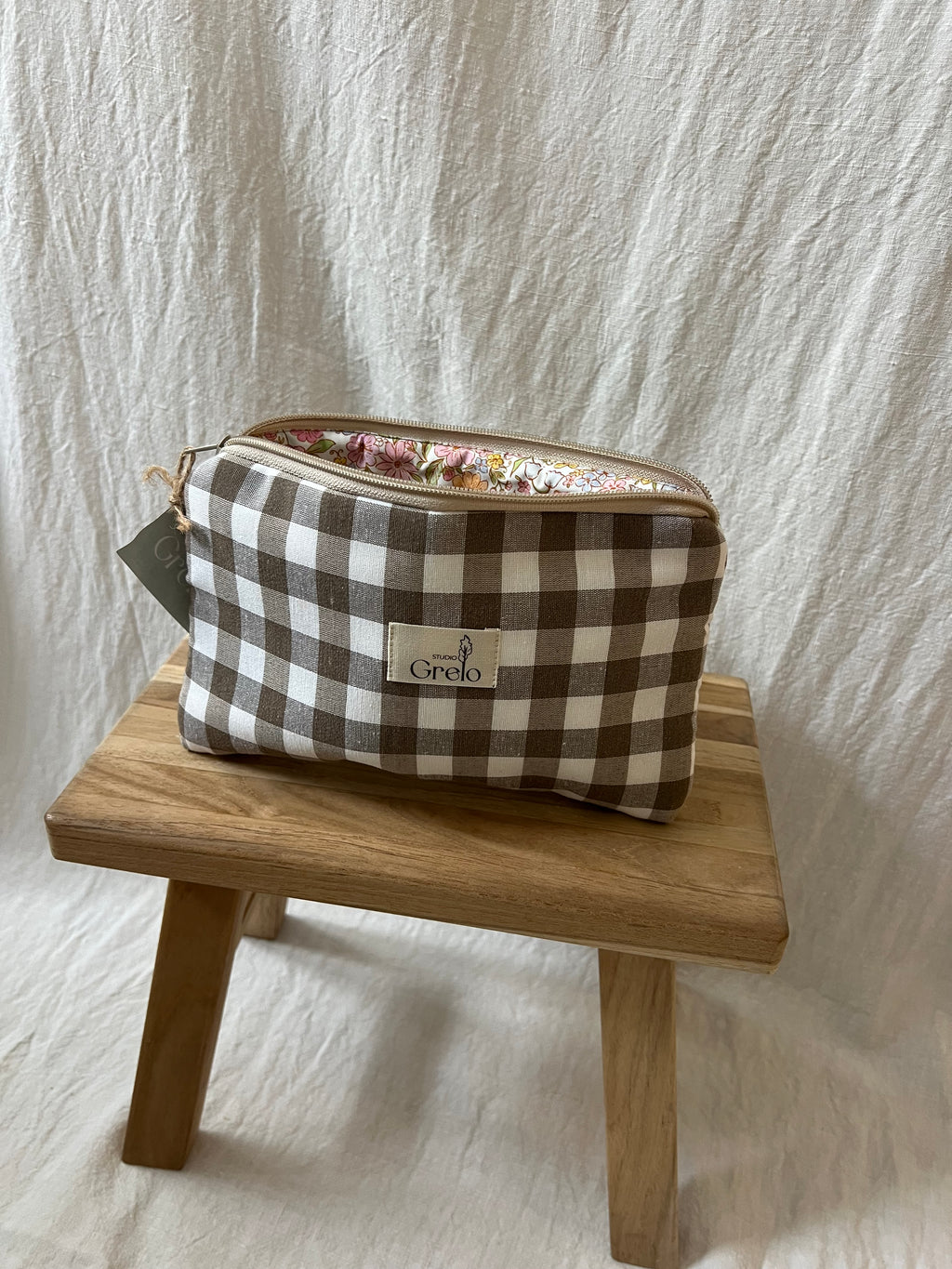 Neceser de Tela Vichy Blanco Marrón Tamaño Mediano Hecho a Mano - Studio Grelo