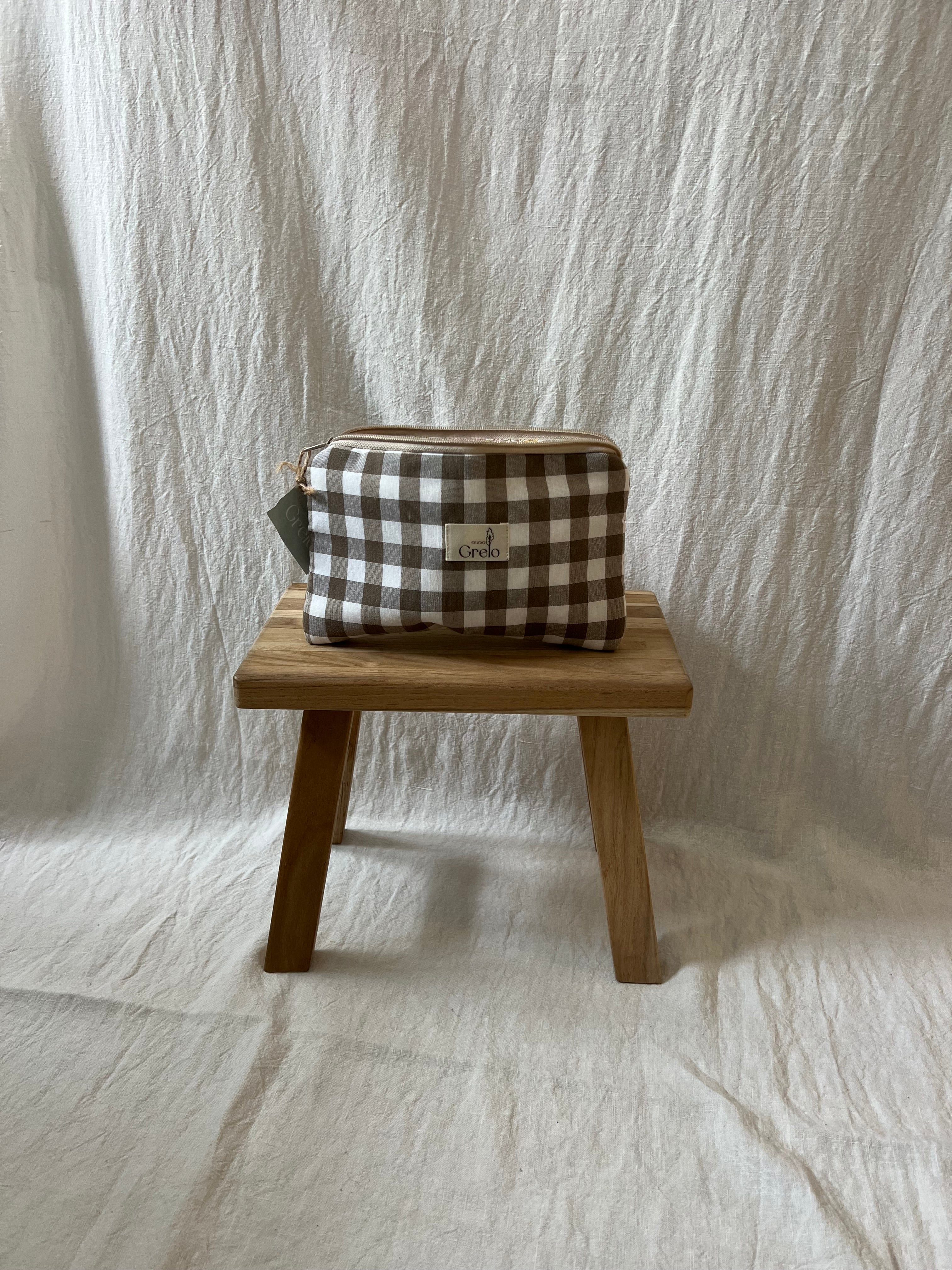 Neceser de Tela Vichy Blanco Marrón Tamaño Mediano Hecho a Mano - Studio Grelo