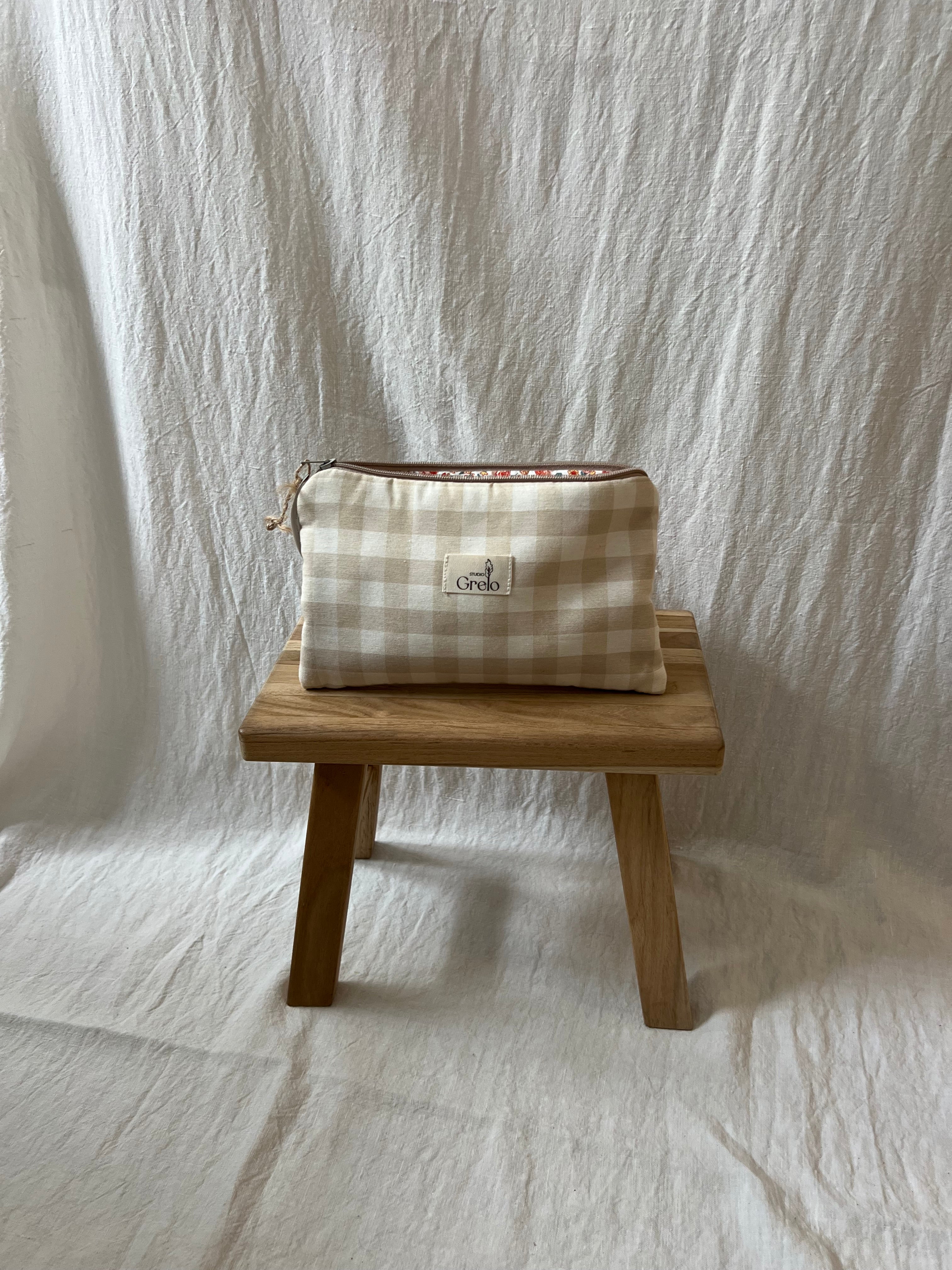 Neceser de Tela Vichy Blanco Beige Tamaño Mediano Hecho a Mano - Studio Grelo