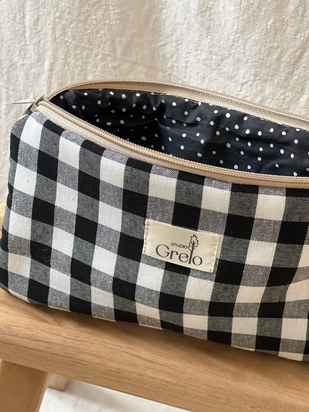 Neceser de Tela Vichy Blanco Negro Tamaño Mediano Hecho a Mano - Studio Grelo
