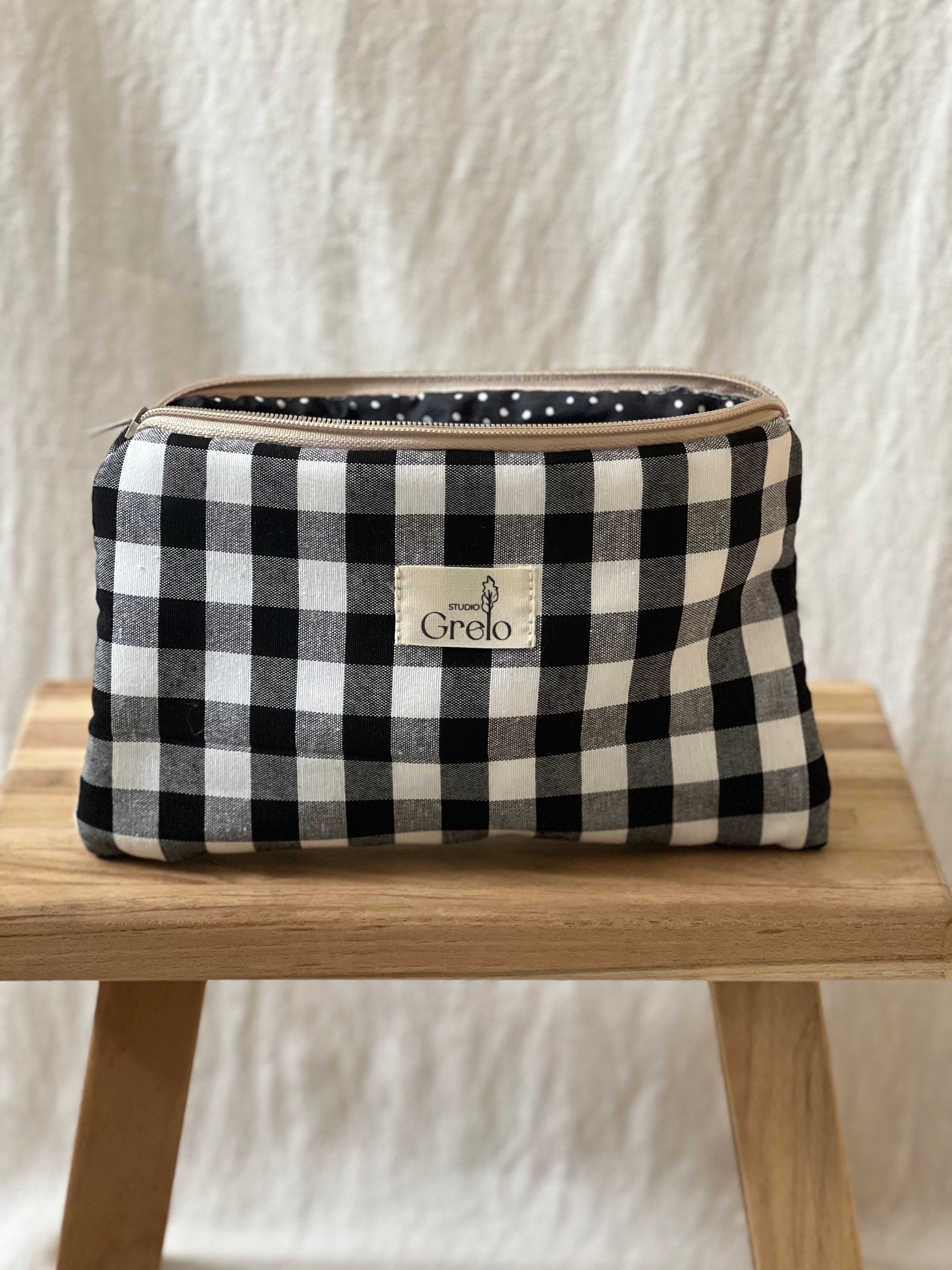 Neceser de Tela Vichy Blanco Negro Tamaño Mediano Hecho a Mano - Studio Grelo