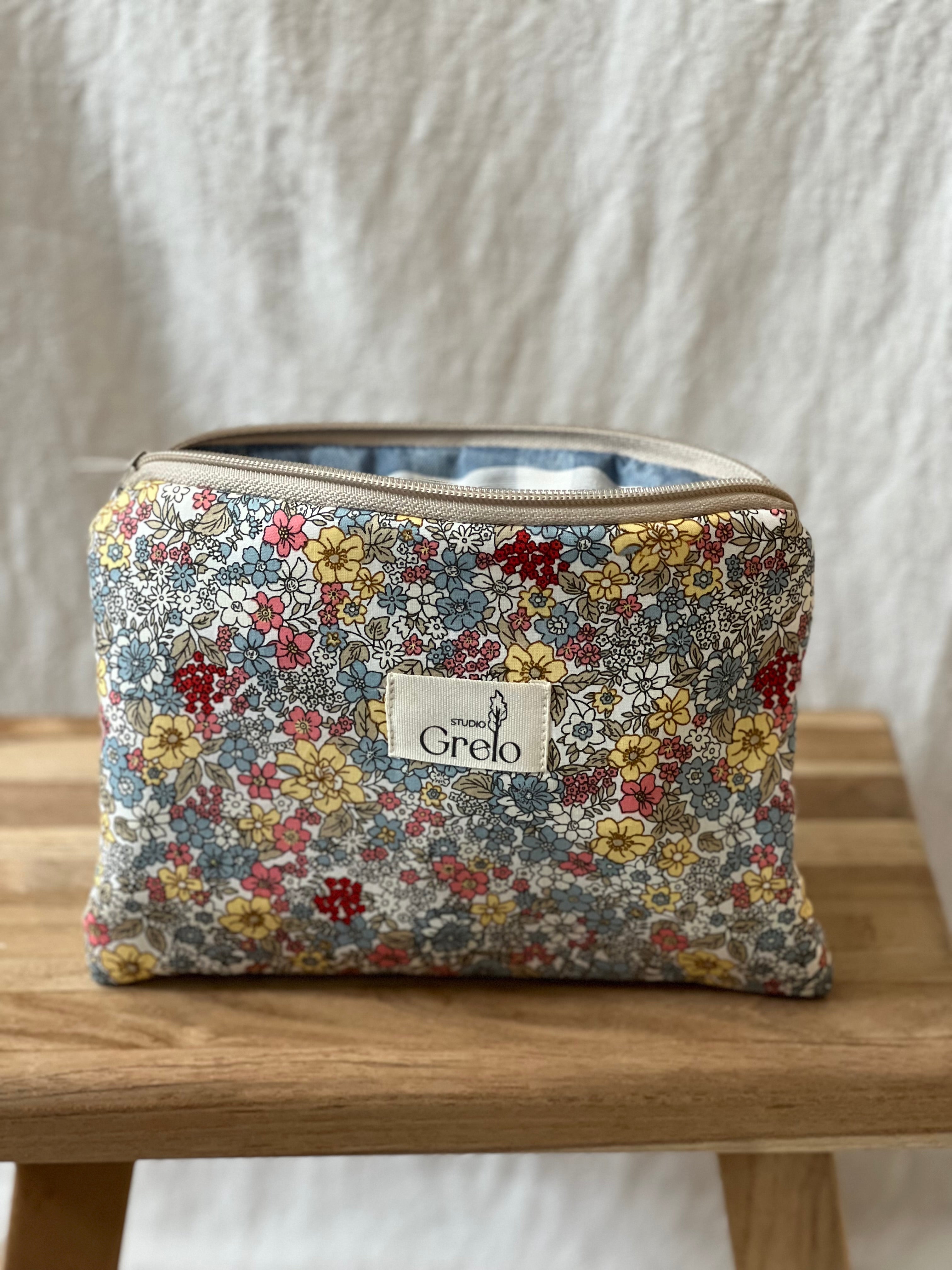 Neceser de Tela Flores Naranja Azul Tamaño Mediano Hecho a Mano - Studio Grelo