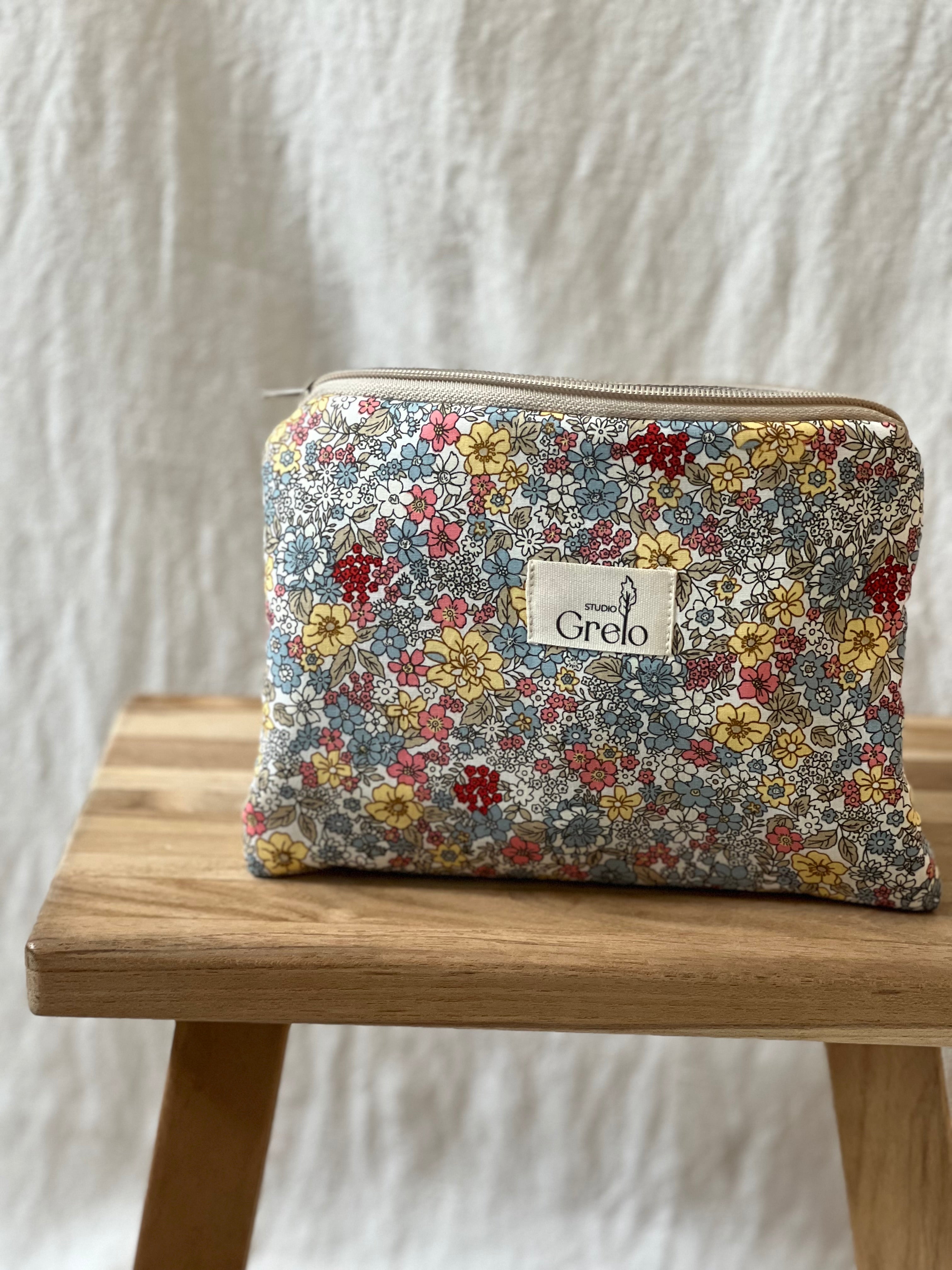 Neceser de Tela Flores Naranja Azul Tamaño Mediano Hecho a Mano - Studio Grelo