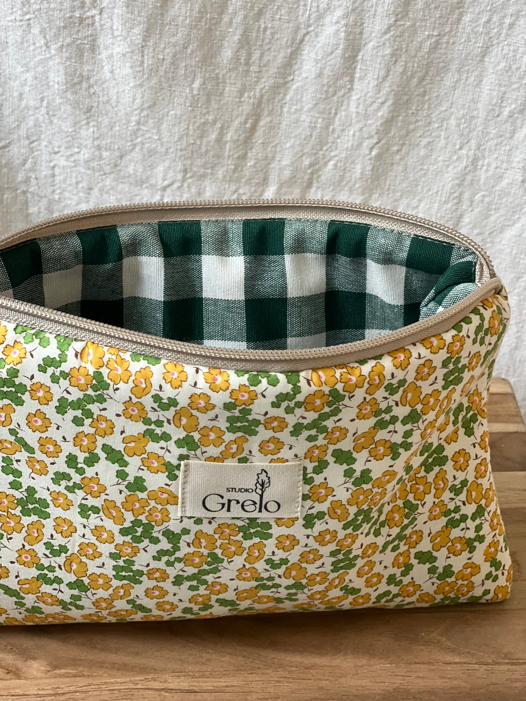 Neceser de Tela Flores Amarillo y Verde Tamaño Mediano Hecho a Mano - Studio Grelo