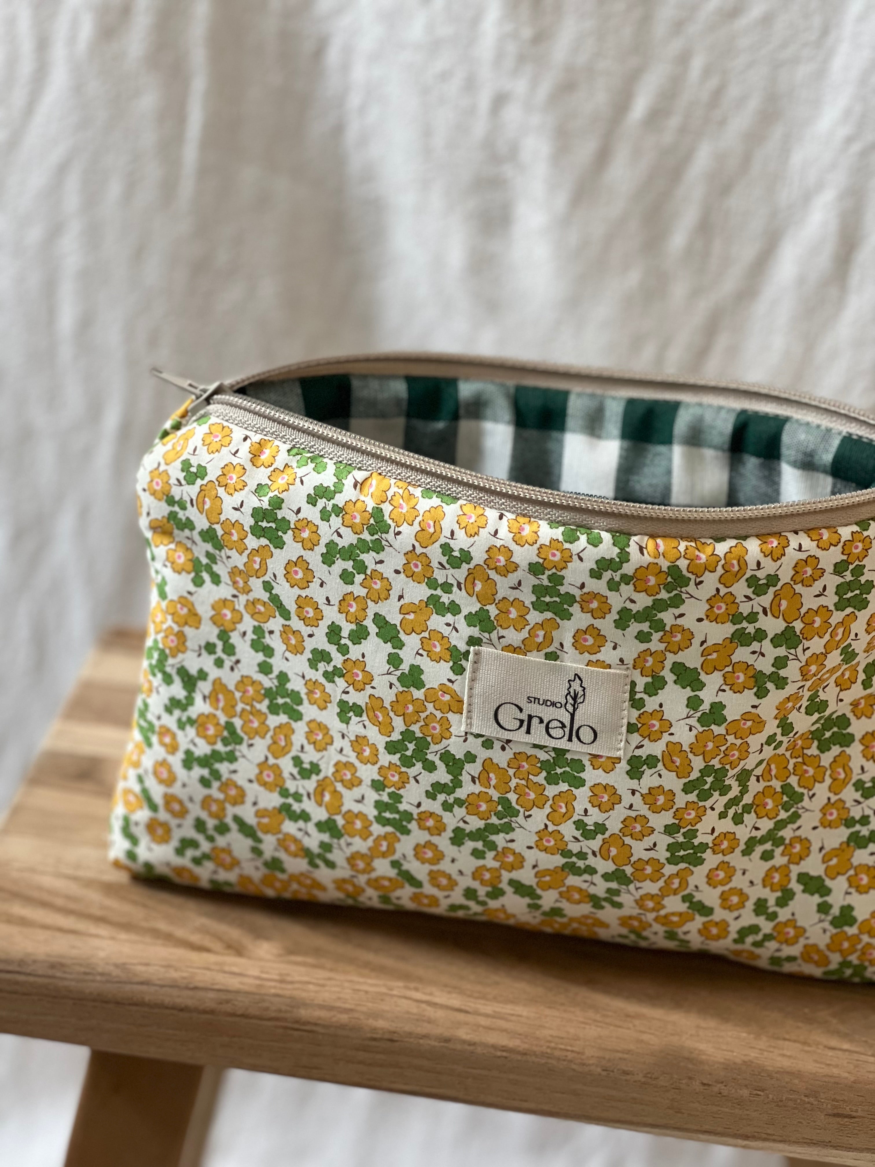 Neceser de Tela Flores Amarillo y Verde Tamaño Mediano Hecho a Mano - Studio Grelo