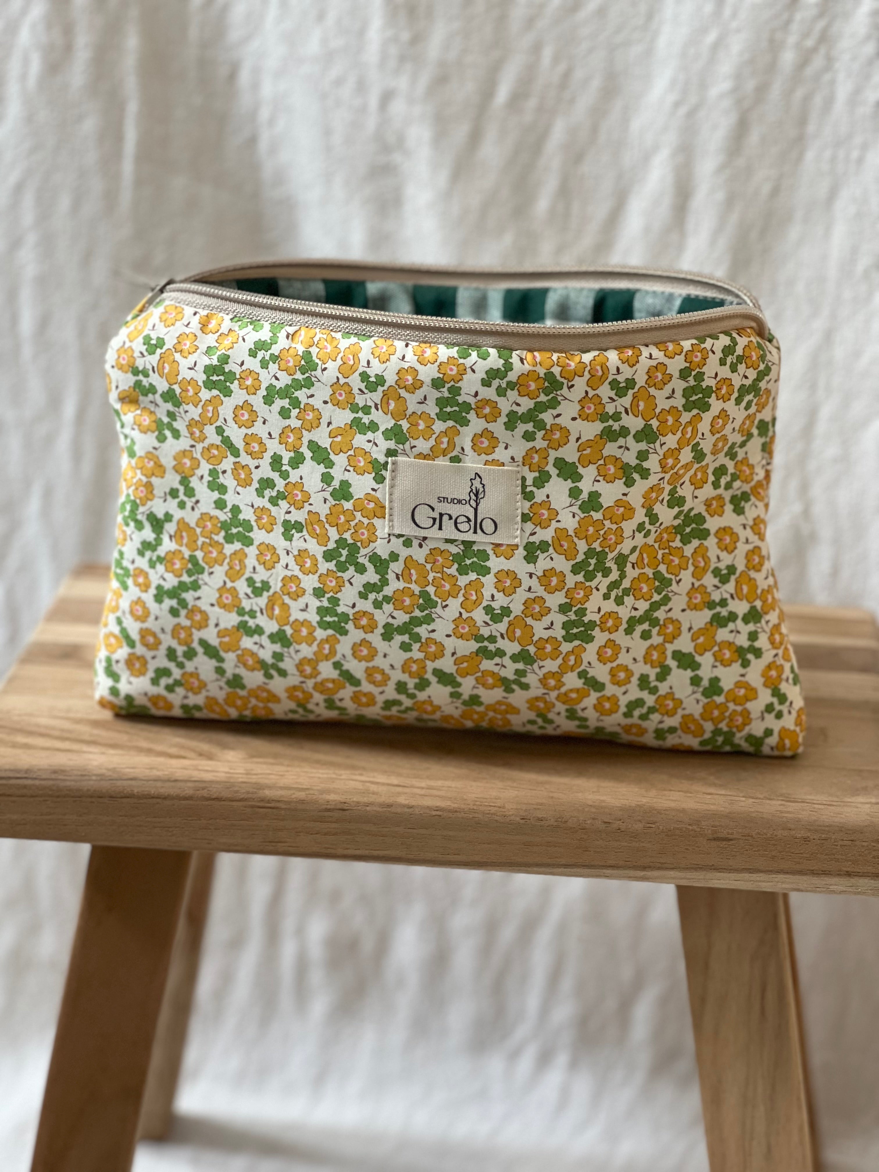 Neceser de Tela Flores Amarillo y Verde Tamaño Mediano Hecho a Mano - Studio Grelo