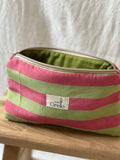 Neceser de Tela Rayas Fucsia y Verde Tamaño Mediano Hecho a Mano - Studio Grelo