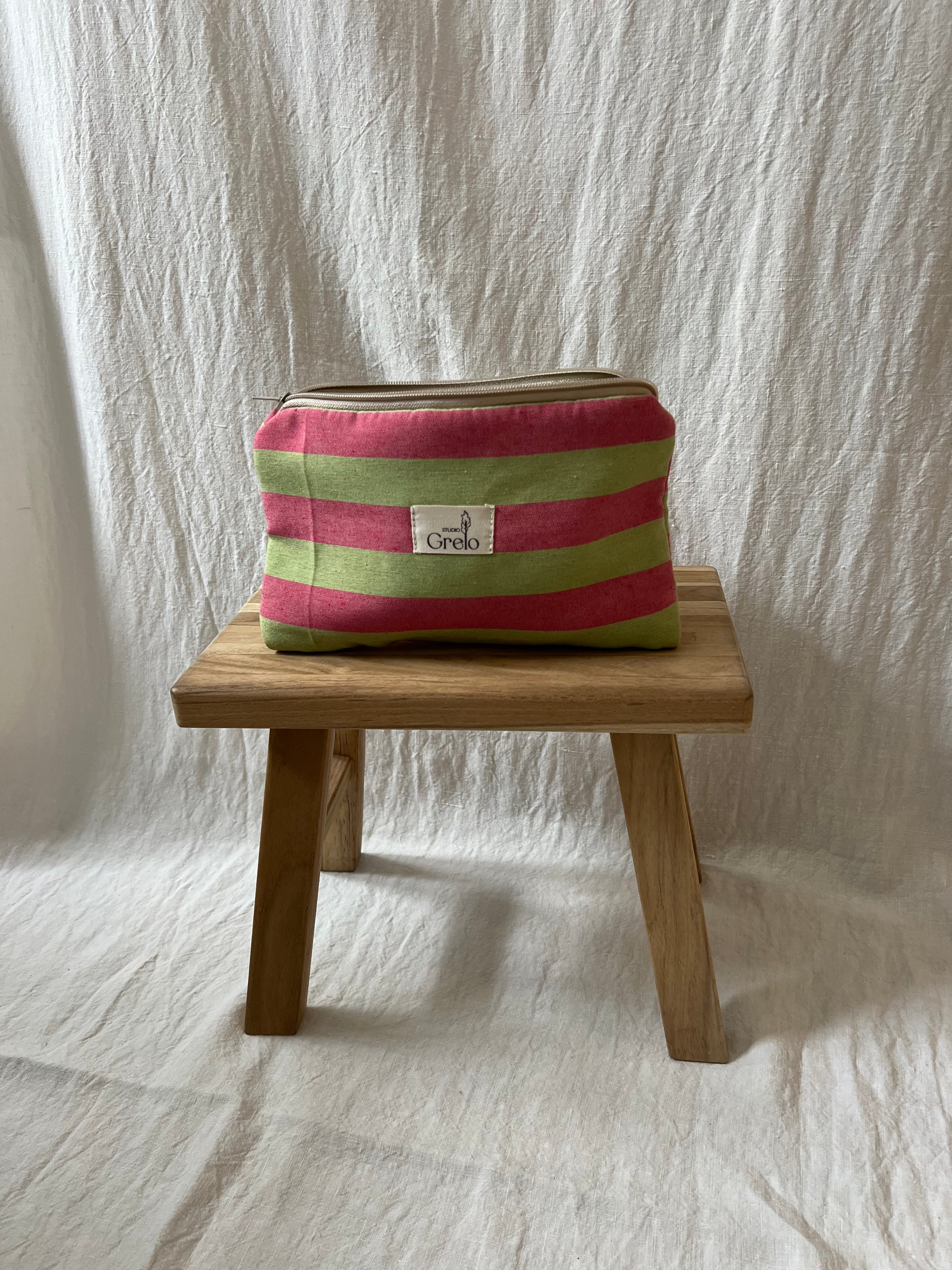 Neceser de Tela Rayas Fucsia y Verde Tamaño Mediano Hecho a Mano - Studio Grelo