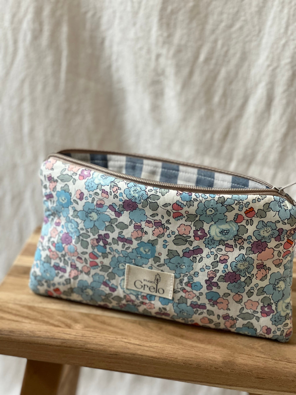 Neceser de Tela Flores Azul Tamaño Mediano Hecho a Mano - Studio Grelo