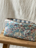 Neceser de Tela Flores Azul Tamaño Mediano Hecho a Mano - Studio Grelo