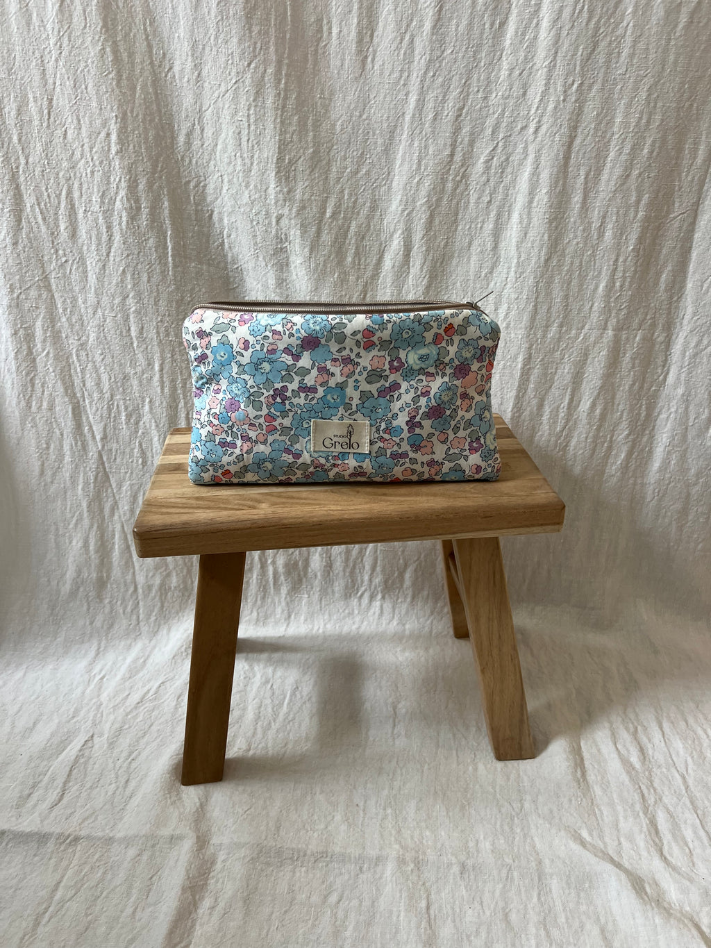 Neceser de Tela Flores Azul Tamaño Mediano Hecho a Mano - Studio Grelo