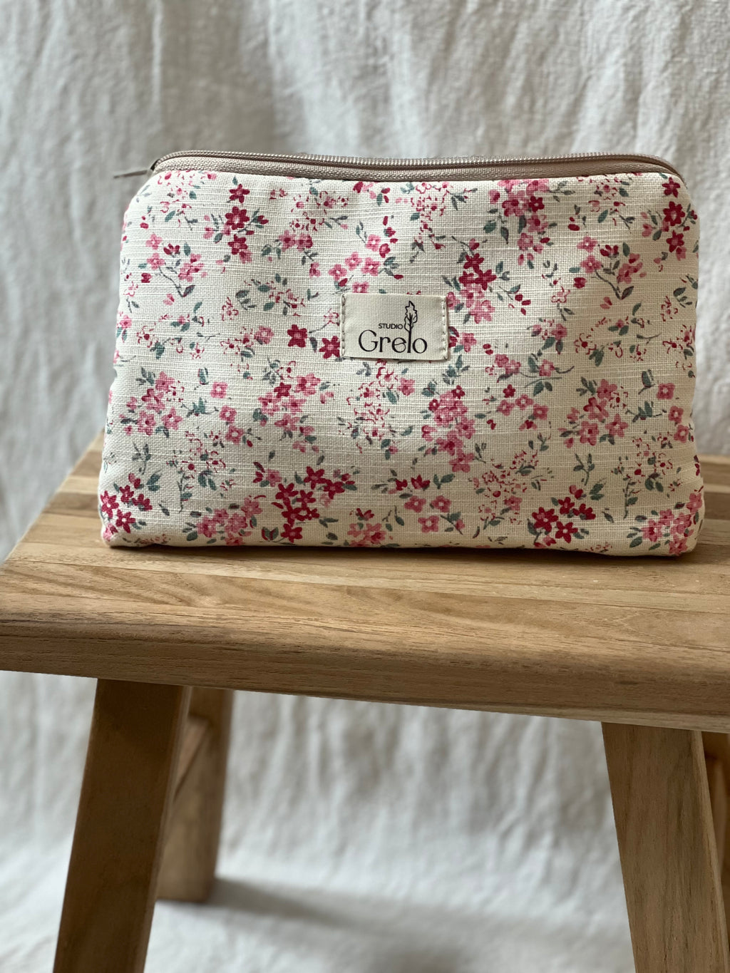 Neceser de Tela Flores Rosas Tamaño Mediano Hecho a Mano - Studio Grelo