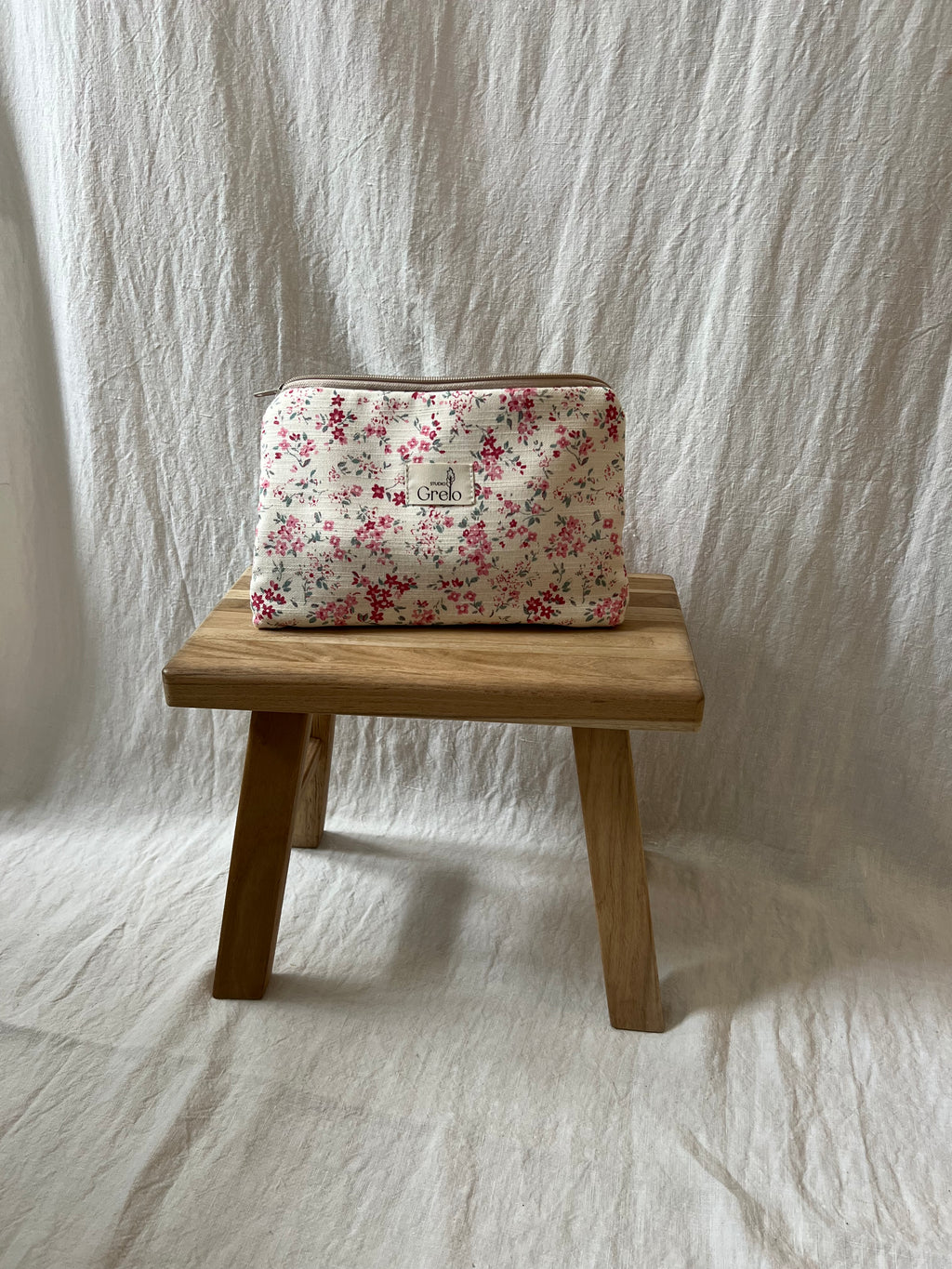 Neceser de Tela Flores Rosas Tamaño Mediano Hecho a Mano - Studio Grelo