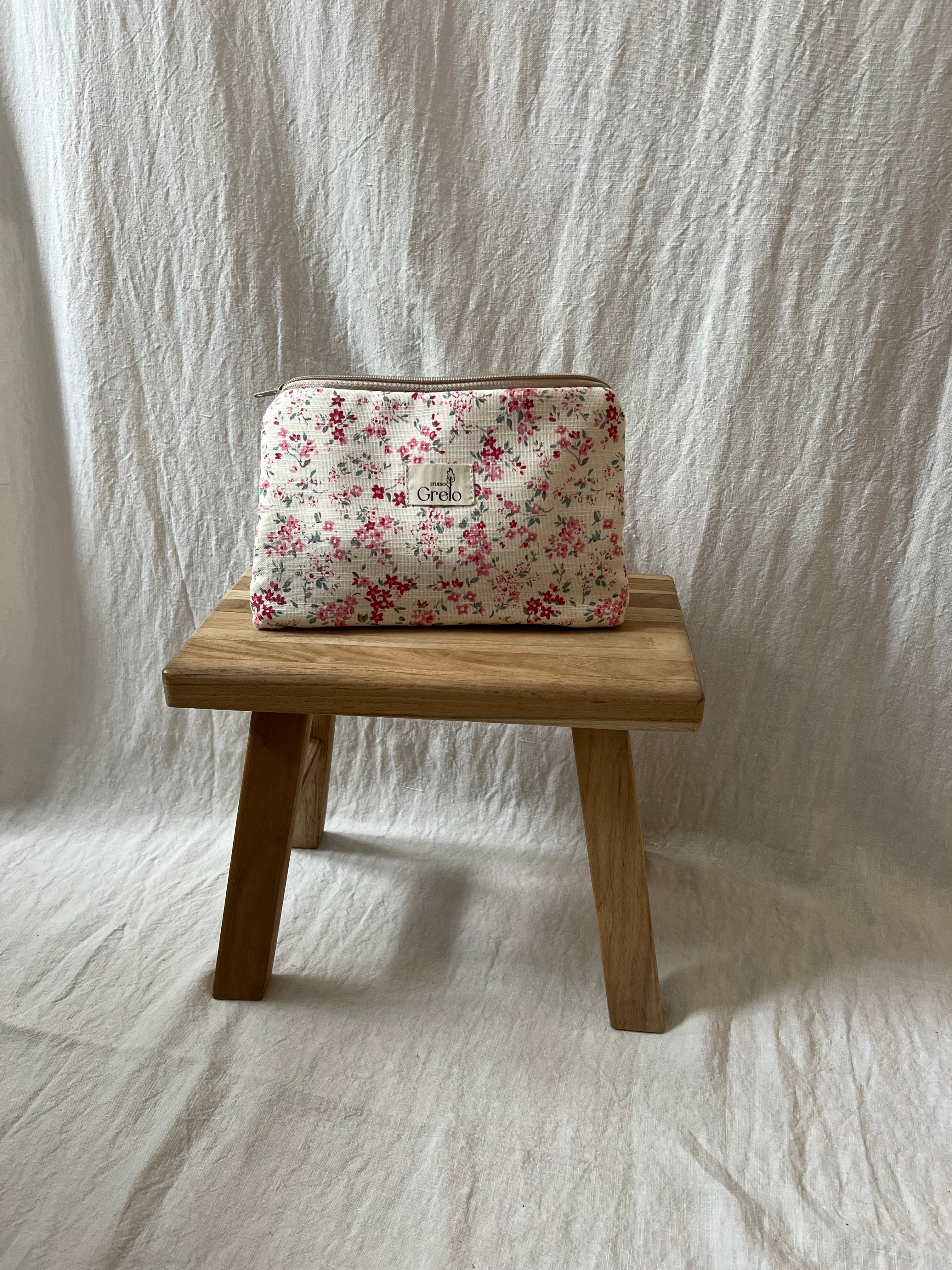 Neceser de Tela Flores Rosas Tamaño Mediano Hecho a Mano - Studio Grelo