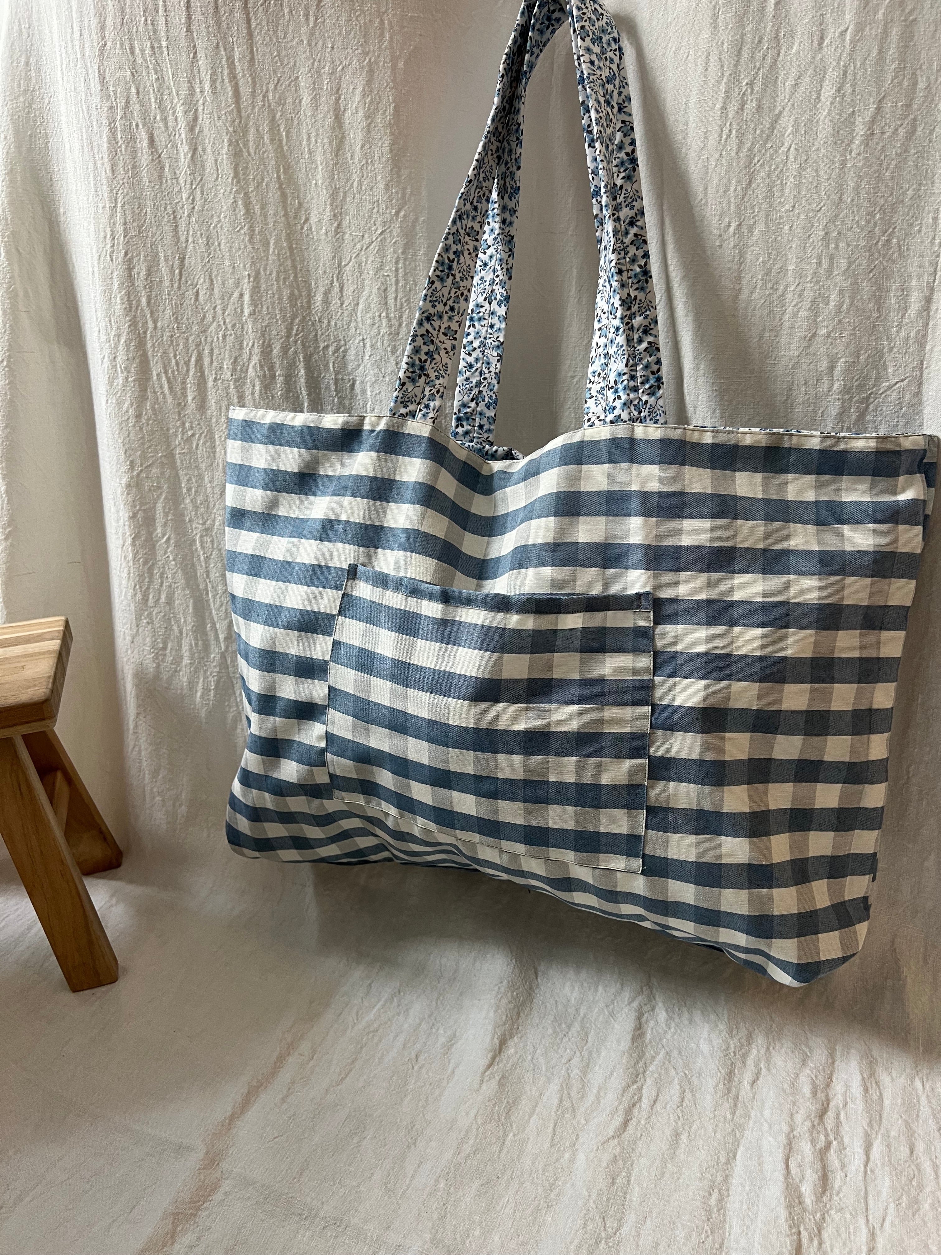 Bolsa de Tela Flores Azules Reversible Hecha a Mano – Studio Grelo