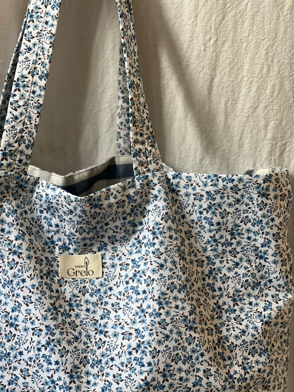 Bolsa de Tela Flores Azules Reversible Hecha a Mano – Studio Grelo