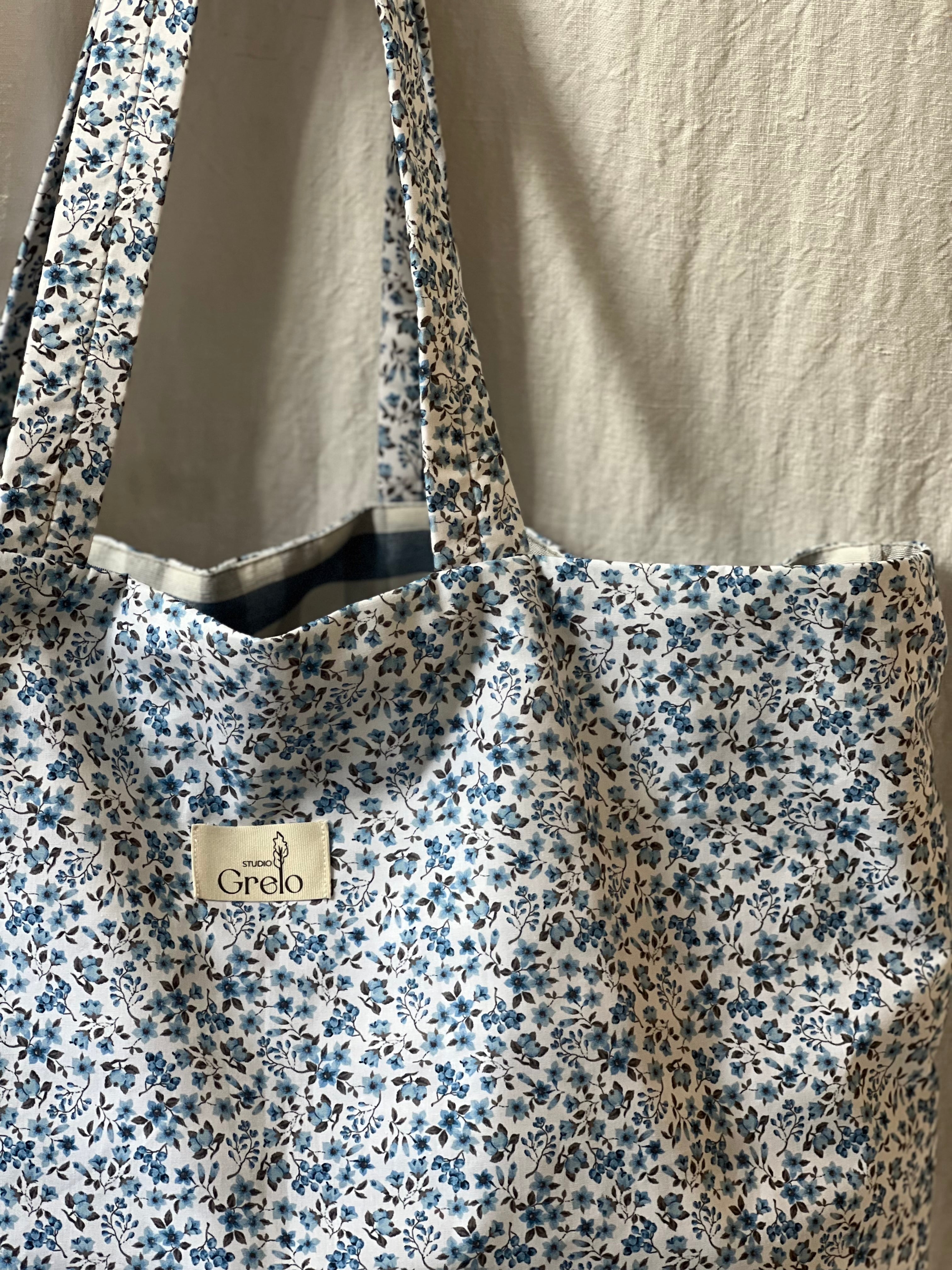 Bolsa de Tela Flores Azules Reversible Hecha a Mano – Studio Grelo