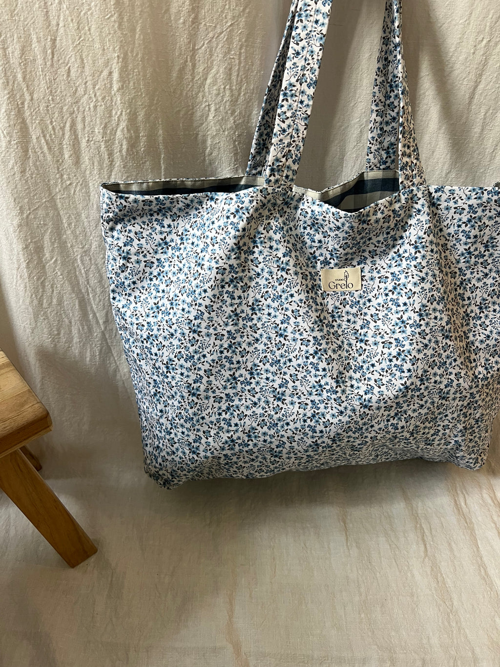 Bolsa de Tela Flores Azules Reversible Hecha a Mano – Studio Grelo